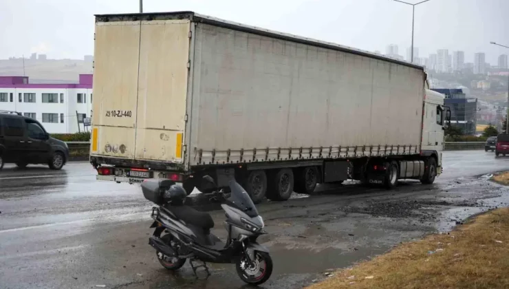 Samsun’da Motosiklete Çarpan Tırın Sürücüsü Yaralandı